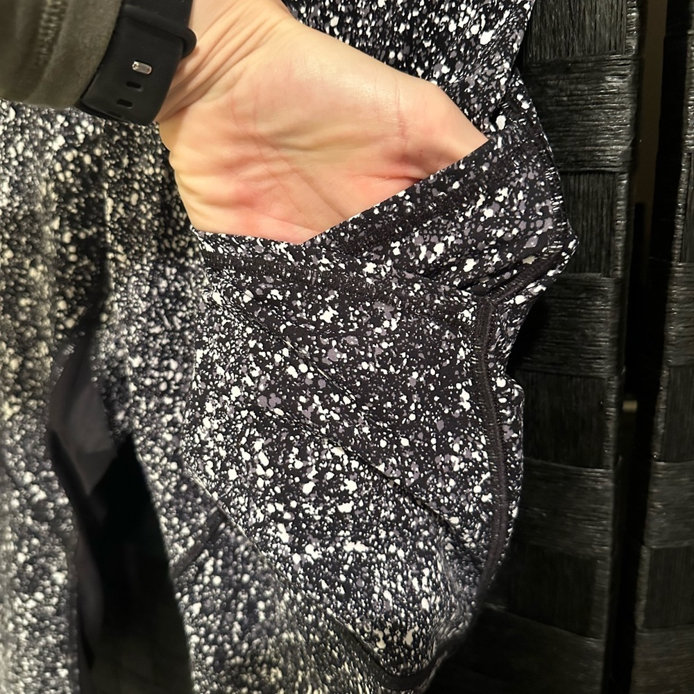 Lululemon Outrun 17” - Picture 9 of 9